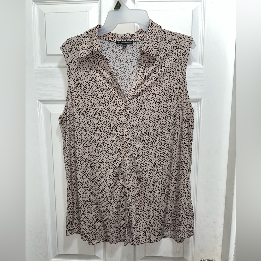 Adrianna Pappell Sleeveless stretch button up shirt SIZE:medium
